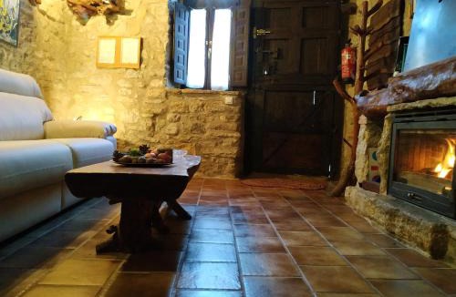 Enroig House | Casa Rustic Suites, JACUZI & LOVE