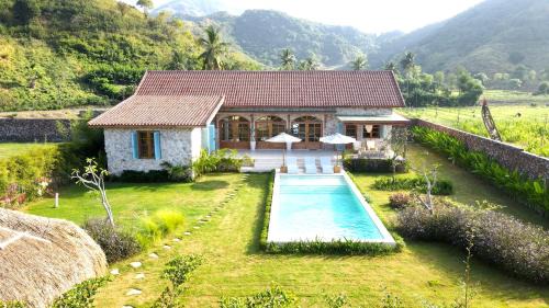 Selong Belanak Apartment | Casa Samudra - charming & spacious villa by the sea surrounded by nature