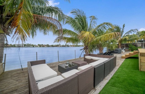 Highland Lakes Villa | Casa santorini - waterfront w/pool