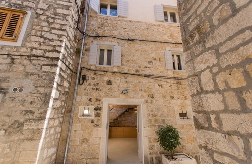 Trogir House | Casa Sepia in Trogir old town for up to 6 people