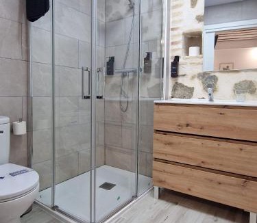 Toledo City Center House | Casa siglo XV 4Toledo habitacion privada con baño