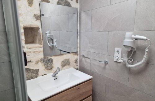 Toledo City Center House | Casa siglo XV 4Toledo habitacion privada con baño