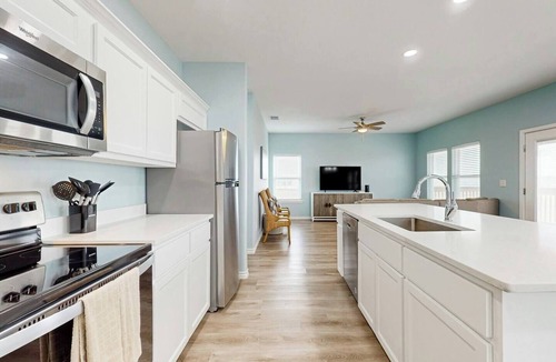 Aransas Pass House | Casa Sol, a spacious 3BR/2BA coastal retreat in Aransas Pass! Featuring 1 king bed, 4 queen beds, a large backyard, covered outdoor space, and room for the boat. Just a short drive to Rockport Beach, Port Aransas, fishing, dining, and coastal fun.