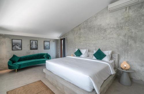 Munggu Villa | Casa Solo - Chic Industrial 1BR Villa Close to Pererenan Beach