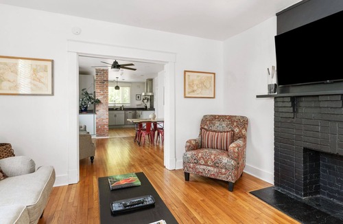 South Richmond House | Casa Terra: Pet-Friendly Eco Oasis with Gazebo