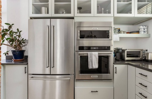 South Richmond House | Casa Terra: Pet-Friendly Eco Oasis with Gazebo