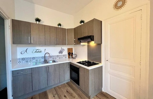 Brive-la-Gaillarde Apartment | Casa Teyssier #3 - T2 bis en Hyper Centre