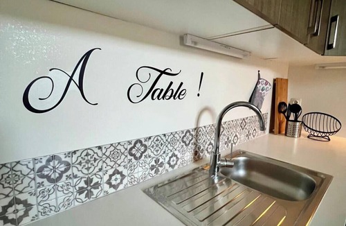 Brive-la-Gaillarde Apartment | Casa Teyssier #3 - T2 bis en Hyper Centre