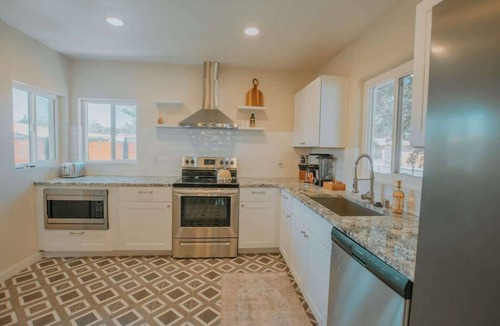 Albuquerque House | Casa Urbana+Hot Tub+Pet Friendly+No Pet Fee!