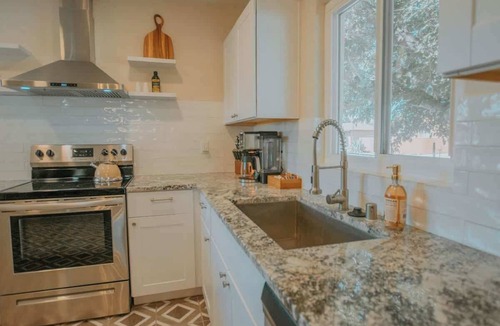 Albuquerque House | Casa Urbana+Hot Tub+Pet Friendly+No Pet Fee!