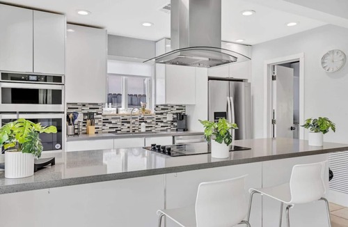 North Central Hollywood House | Casa Utopia l Waterfront l Kayaks l Pool