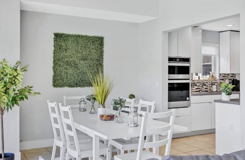 North Central Hollywood House | Casa Utopia l Waterfront l Kayaks l Pool