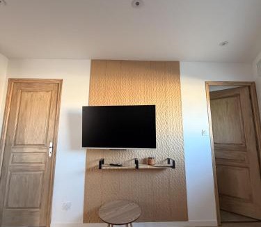 Saint-Paul-Trois-Chateaux Apartment | Casa V&M