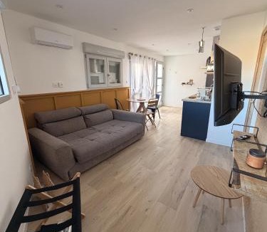 Saint-Paul-Trois-Chateaux Apartment | Casa V&M