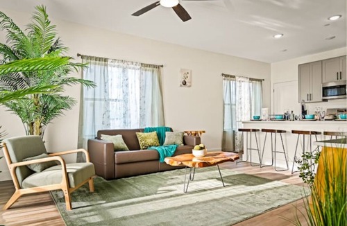 Old East Dallas Apartment | Casa Verde - 1 BR 2 Beds 5min DT & Deep Ellum