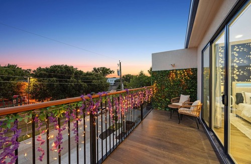 West Dallas House | Casa Verde Balcony 4 Bedrooms in Downtown Dallas.