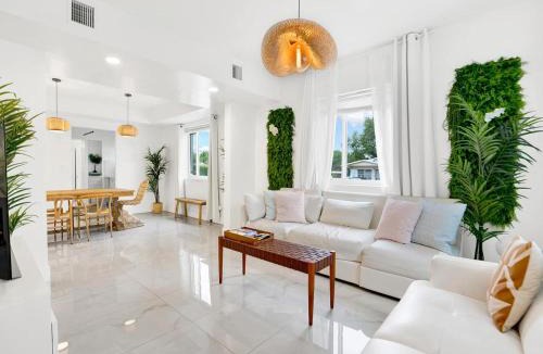 Buena Vista House | Casa Verde Design District 5BR Hot Tub