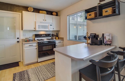 Torreon Cottage | 'Casa Verde' - Renovated Cottage in Show Low!