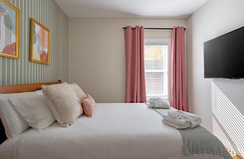 Durham House | Casa Verde, Walk to Duke & Sarah P. Gardens