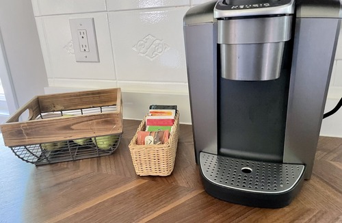 Tigard House | Casa Verona: Pets Welcome & Spacious Kitchen