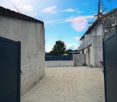 Ruelle-sur-Touvre Apartment | Casa Victoria