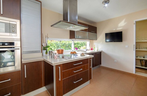 La Colina House | Casa Viena by Interhome