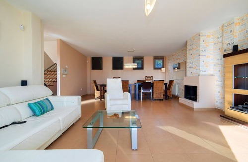 La Colina House | Casa Viena by Interhome