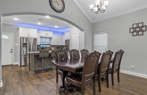 Bellmead House | Casa Villa de Mando! Minutes away from Silos & BU