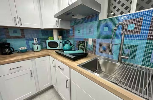 Montclair House | Casa Viola