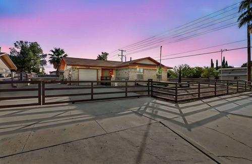 O'Shea Keleher House | Casa Zen Retreat Great Backyard Near I-10 & Loop