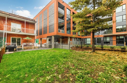 Pointe-Saint-Charles Apartment | CasaMaïa - Cozy 2 bedroom apartment near Lachine canal with backyard .