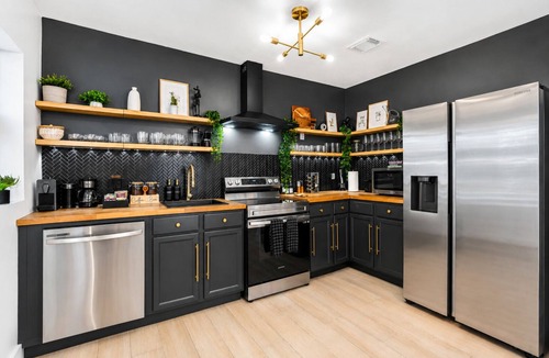 Allapattah House | CasaMia Private Pool 2BR/2BA Sleeps 6 Near Wynwood