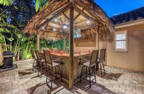 South Poinsettia House | Casamigos - 1805