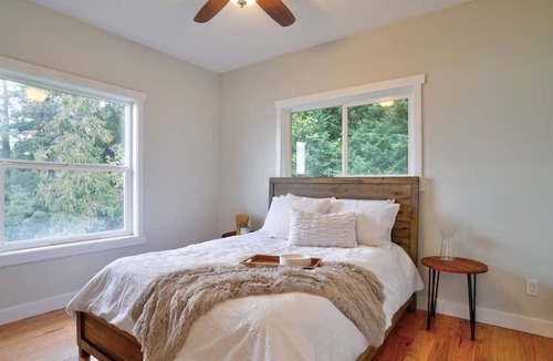 Retsil House | Casanora Views - Beachfront Home