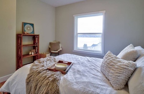 Retsil House | Casanora Views - Beachfront Home