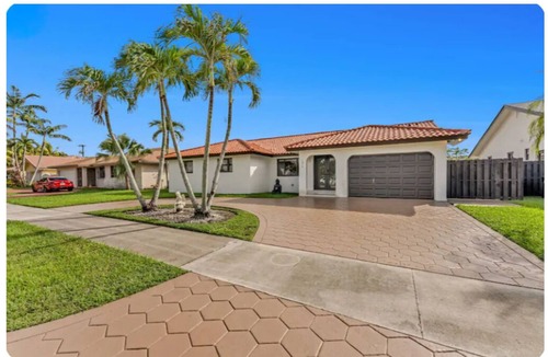 Tamiami House | CASANOVAS PLACE