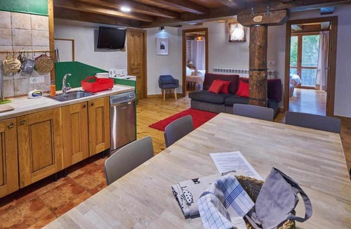 Gracionepel House | Casapirineos (Apartamentos)