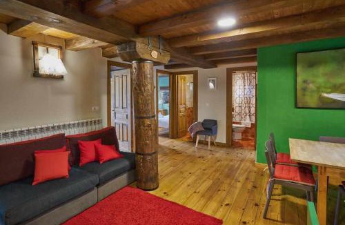 Gracionepel House | Casapirineos (Apartamentos)