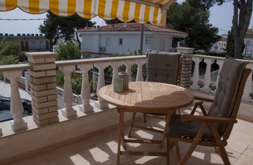 Sant Carles de la Rapita Apartment | Casas Sitori apartment 2 in small-scale private complex on the beach!