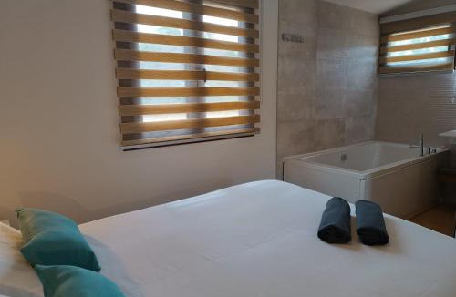 Las Ventas de Santa Lucia House | Casas Natura Suites Graus