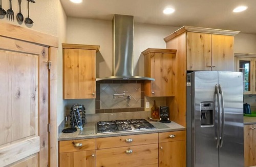 Cascade House | Cascade Cabin Overlooking Lake & Golf Course