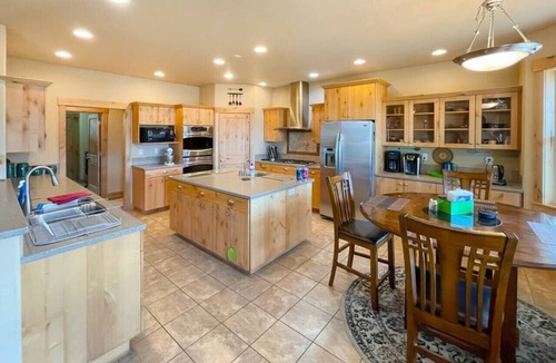 Cascade House | Cascade Cabin Overlooking Lake & Golf Course