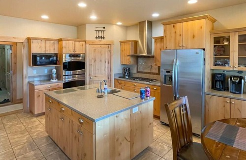 Cascade House | Cascade Cabin Overlooking Lake & Golf Course