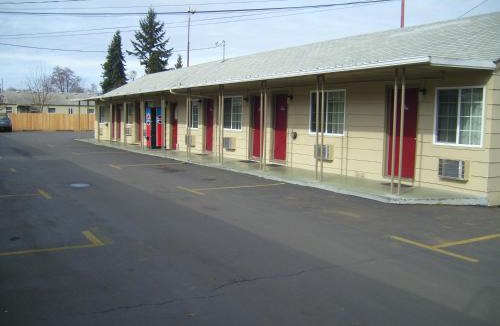 Lebanon Hotel | Cascade City Center Motel