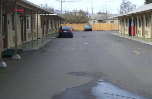 Lebanon Hotel | Cascade City Center Motel