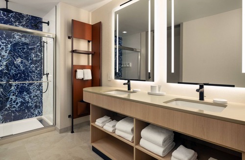 Country Club Plaza Area Hotel | Cascade Hotel, Kansas City, a Tribute Portfolio Hotel