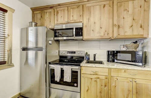 Cascade Hotel | Cascade Lake Inn