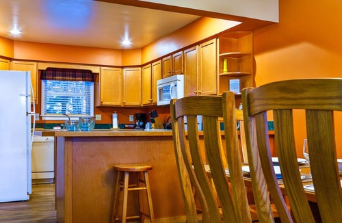 Lake Placid Condo | Cascade Lodge - couurt yard view, stay in the heart of Lake Placid