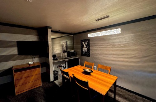 Larkspur Hotel | Cascade Lodge