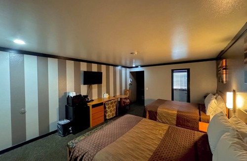 Larkspur Hotel | Cascade Lodge